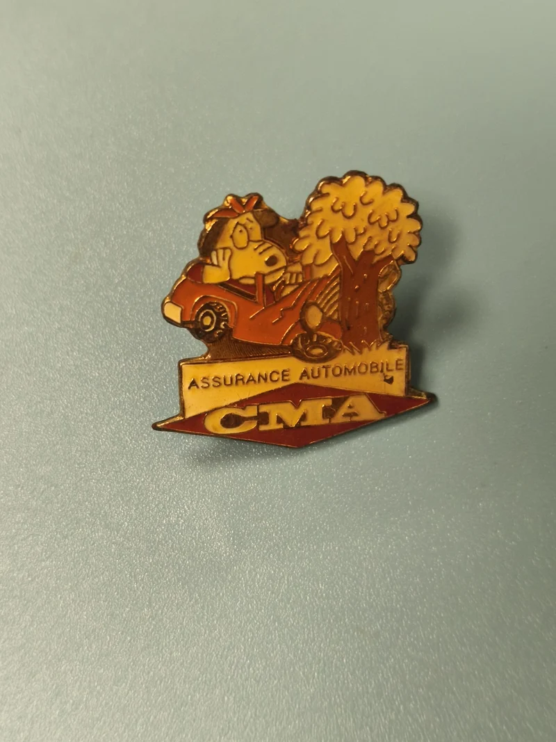 Vintage pin's CMA assurance automobile, dessin humoristique, collection badge