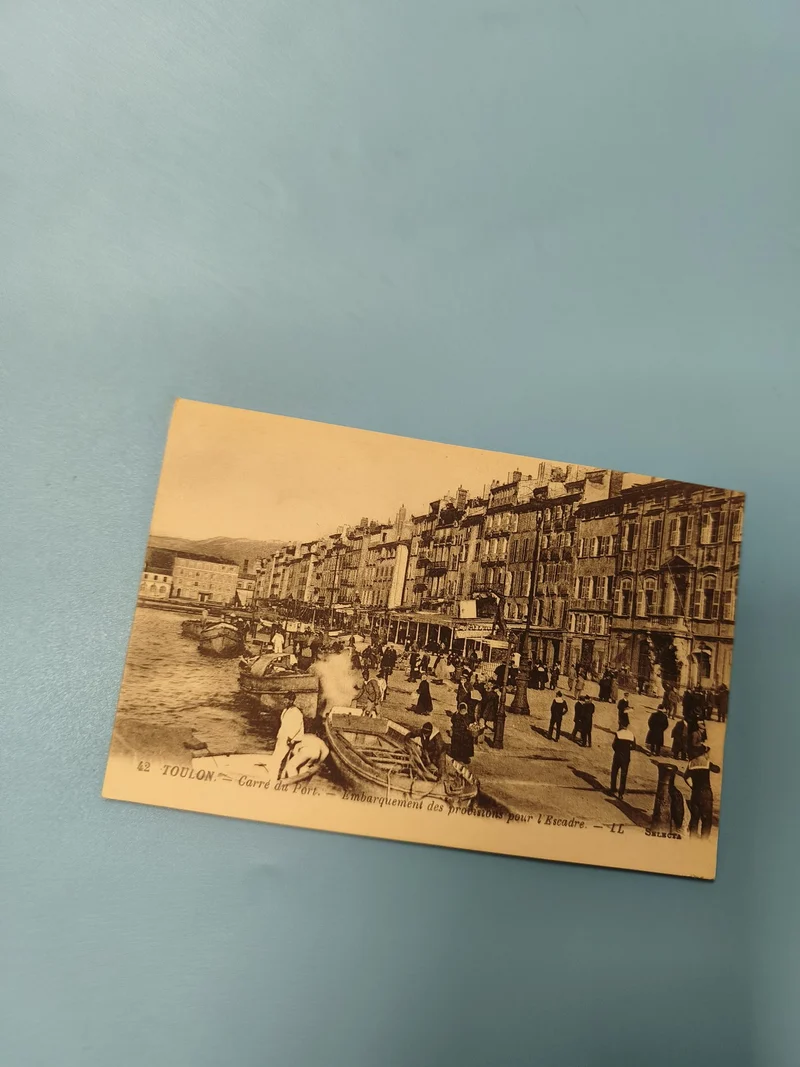 Carte postale ancienne animée Toulon Carré du Port scène de rue vintage