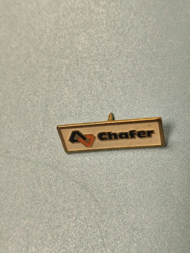 Vintage pin's rectangulaire Chafer logo ancien collection (ref 10)