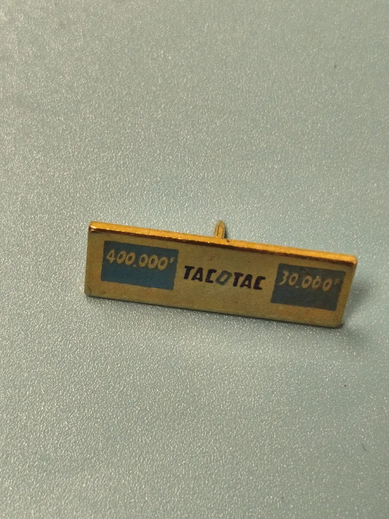 Pin's vintage publicitaire TACOTAC rectangulaire bleu jaune ancien loterie