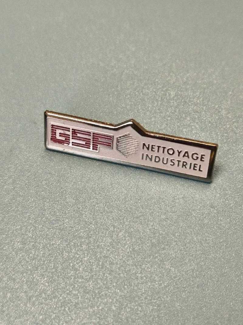 Vintage pin's GSF Nettoyage Industriel logo, badge ancien, collection pub