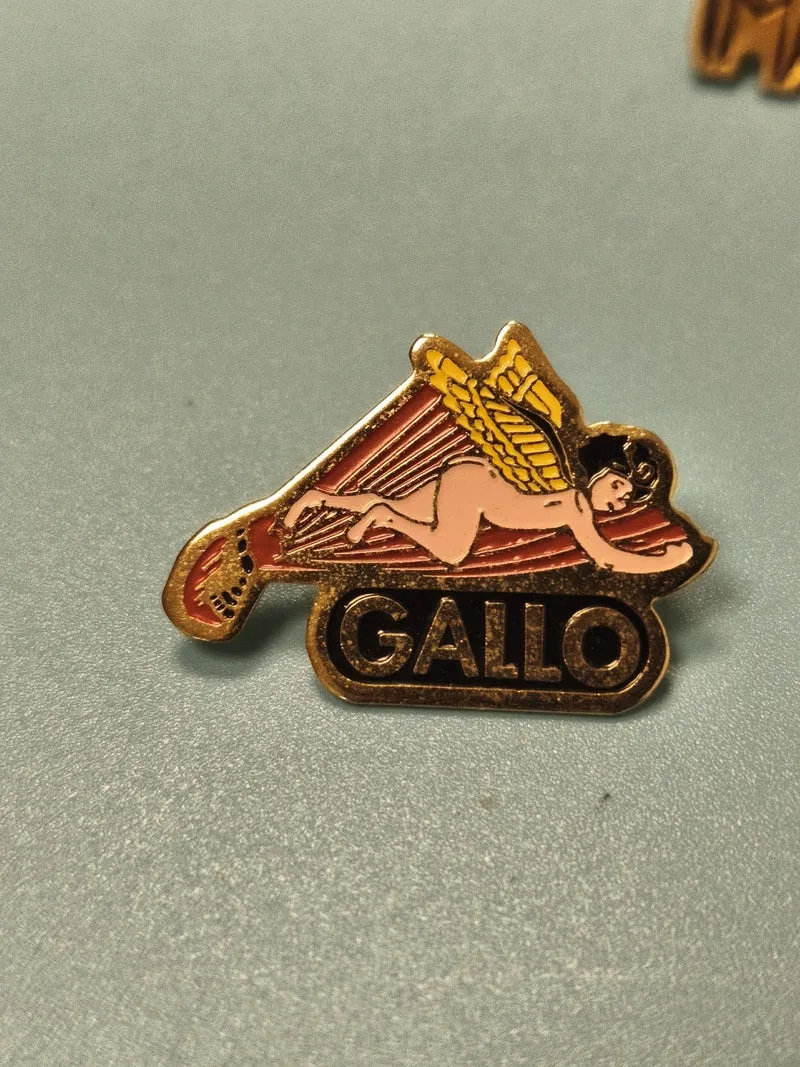 Vintage pin's Gallo ange ailé émaillé collection publicitaire ancien
