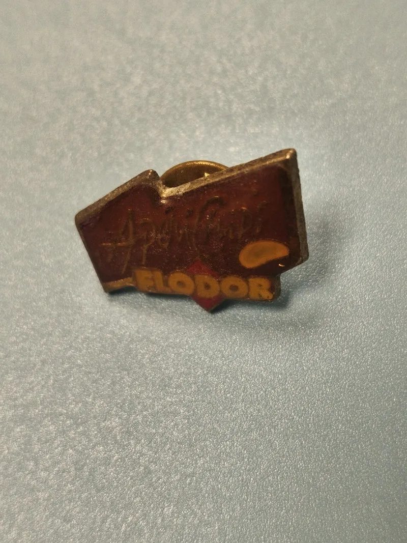 Vintage pin's Flodor publicitaire rouge forme rectangulaire ancien collection