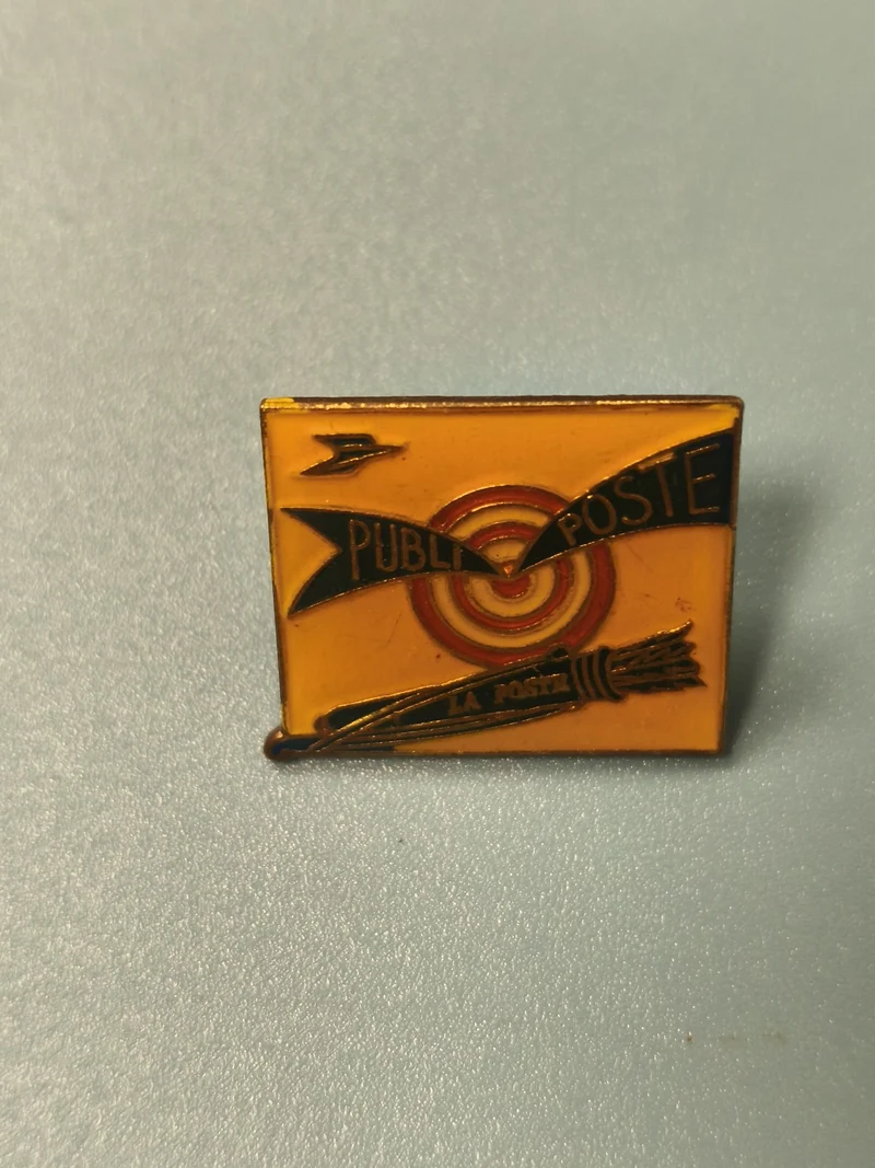 Pin's vintage La Poste carré jaune cible logo ancien collection philatélie
