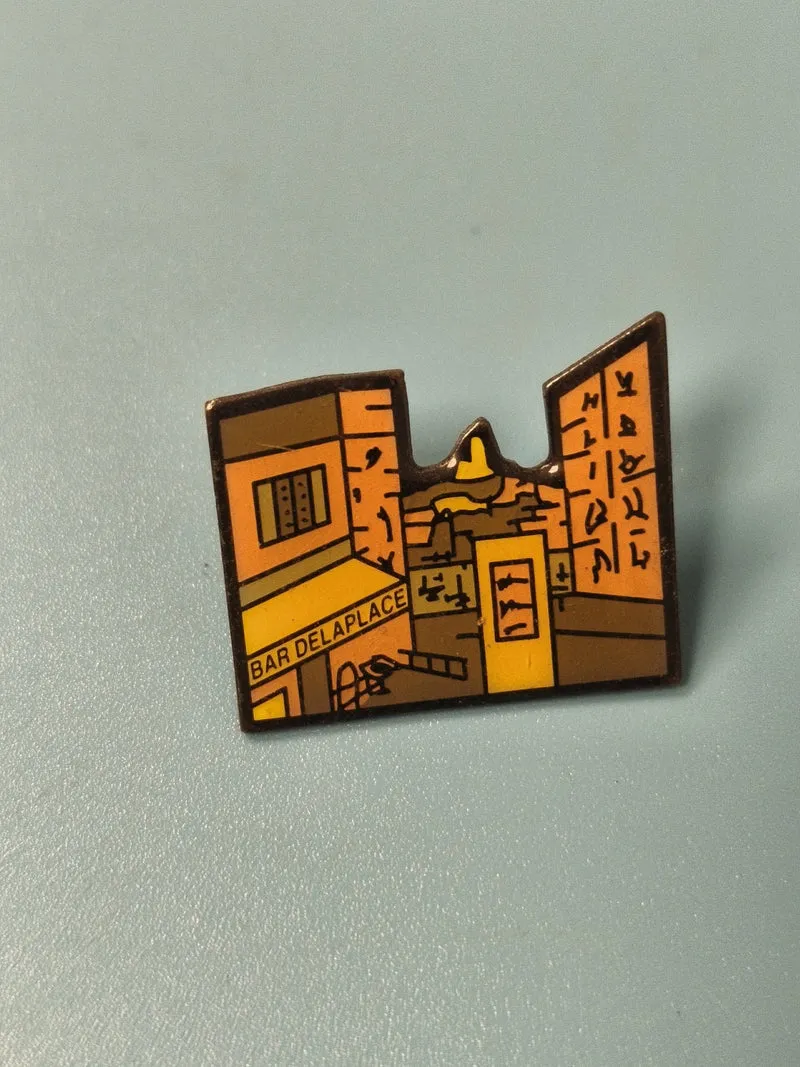 Vintage pin's Bar Delaplace émaillé décor jaune rétro collection (Ref 12)