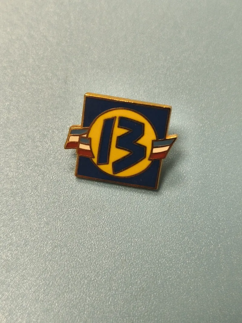 Pin's vintage Bouches du Rhône n°13 bleu jaune ? collection régionale ancien