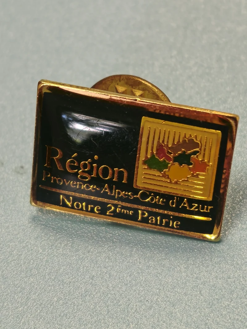 Vintage pin's Région PACA Provence Alpes Côte d'Azur, doré, collection (Ref 12)