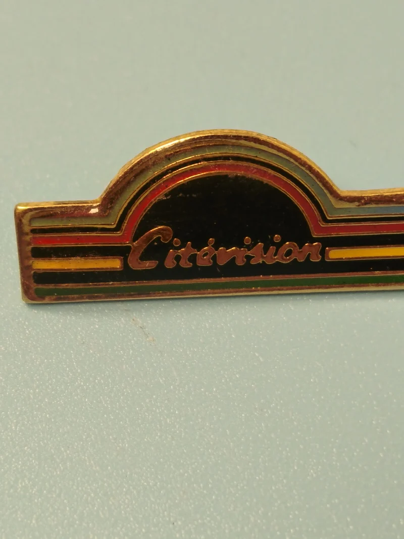 Pin's vintage Citévion émaillé noir rouge vert jaune, collection années 80-90