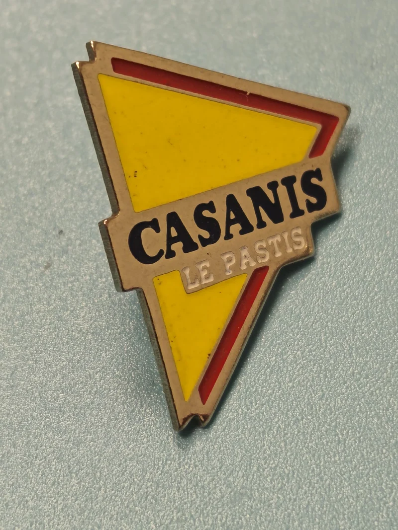 Pin's vintage Casanis Le Pastis triangle jaune rouge collection bar ancien