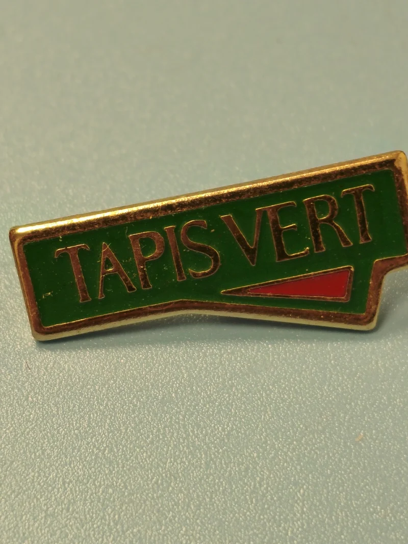 Vintage pin's Tapis Vert émaillé vert et rouge collection années 80/90