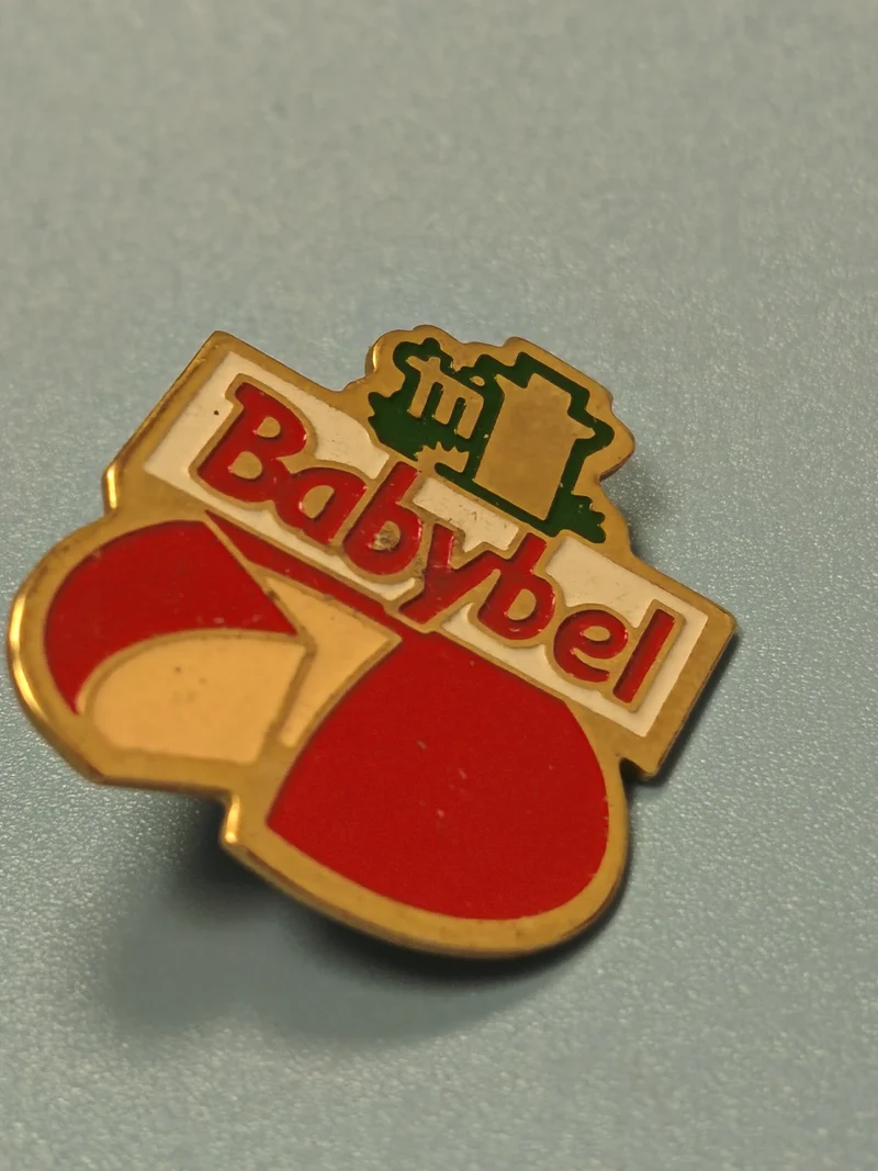 Vintage pin's Babybel rouge et doré logo fromage publicitaire collection