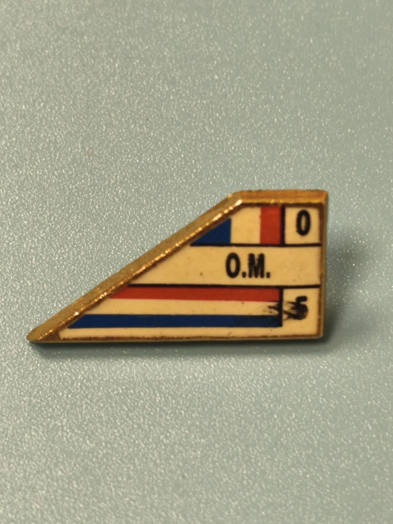 Vintage pin's Olympique de Marseille tricolore forme géométrique rare OM