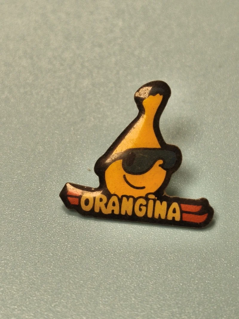 Pin's vintage Orangina mascotte lunettes de soleil, collection publicité rétro