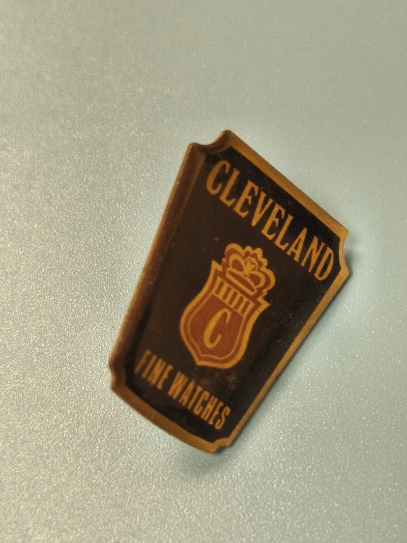 Vintage pin's Cleveland Fine Watches écusson marron doré collection (ref 10)