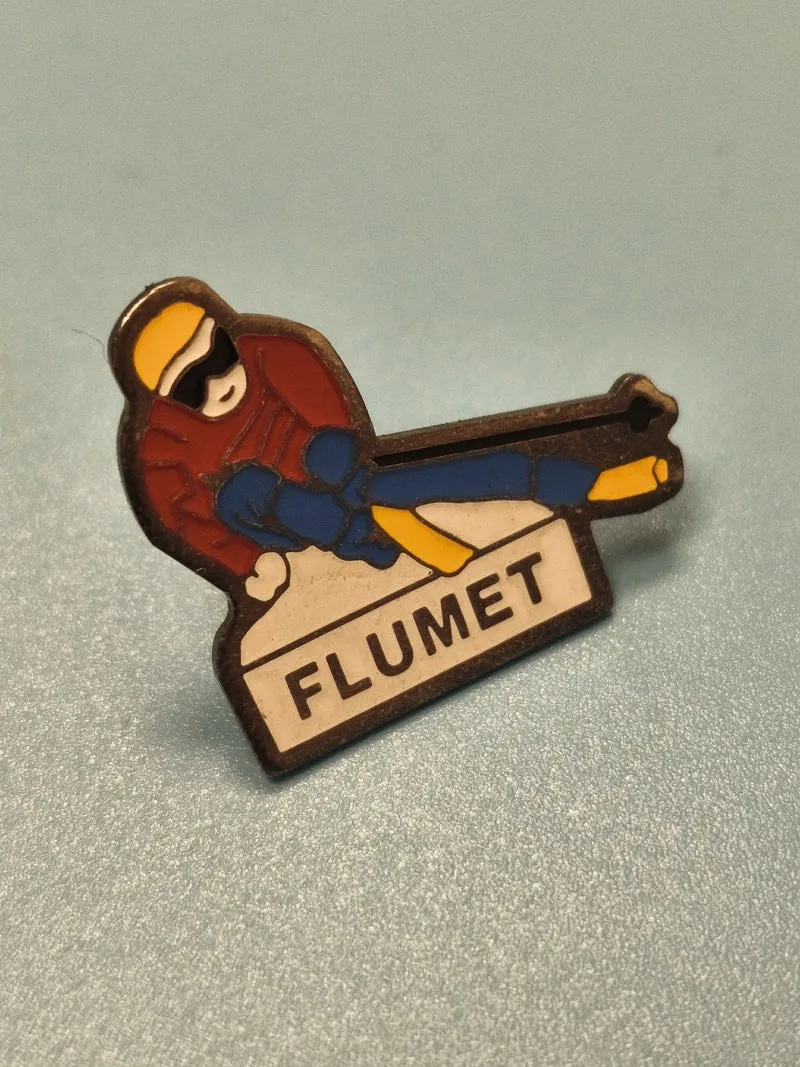 Vintage pin's ski FLUMET émail, collection sports d'hiver, skieur coloré