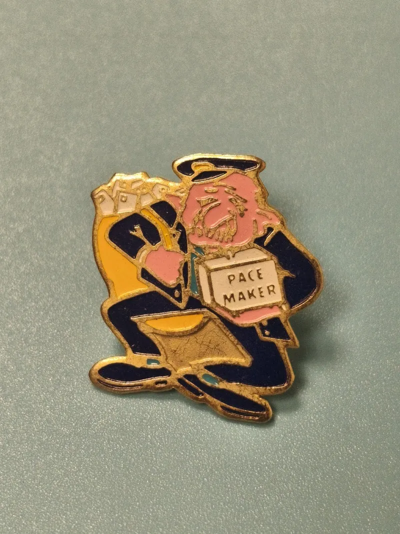Vintage pin's Pace Maker émaillé, personnage humoristique, collection (ref 10)