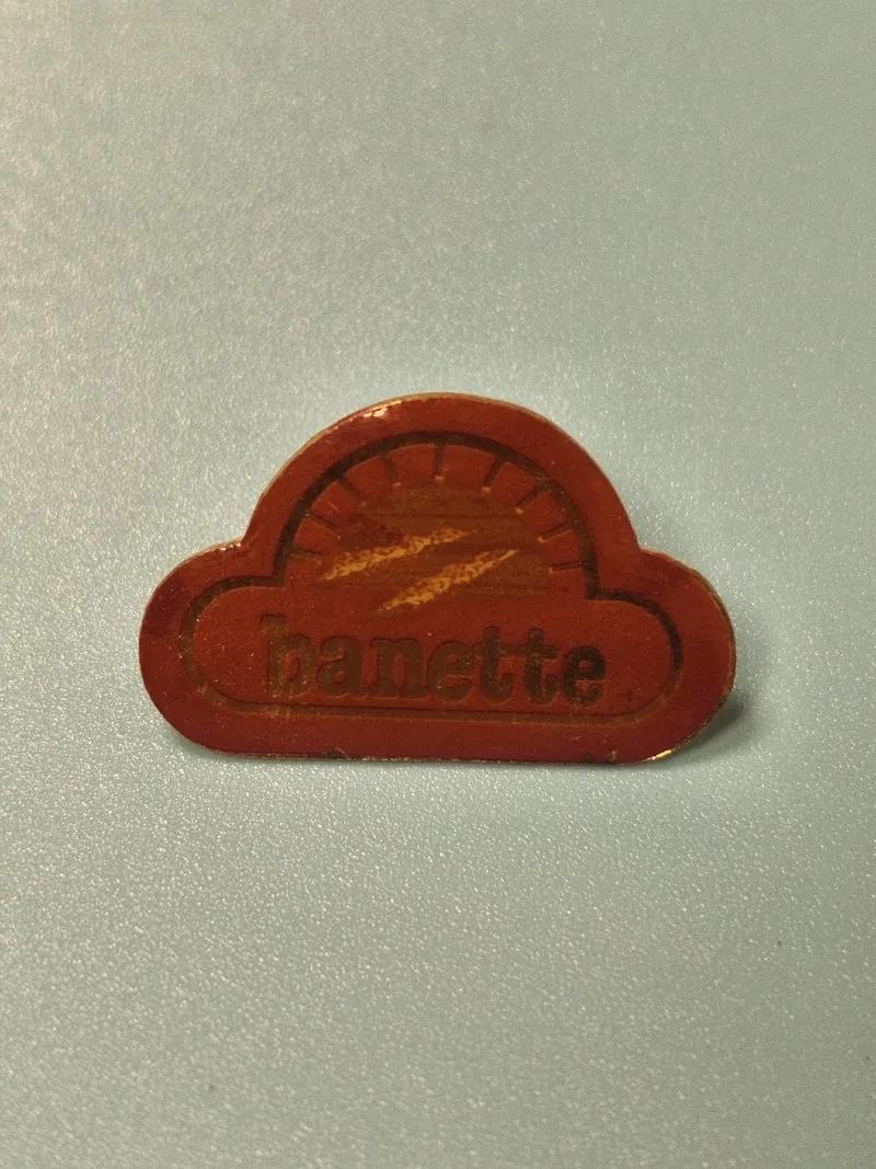 Vintage pin's Banette nuage logo rouge rétro boulangerie collection rare