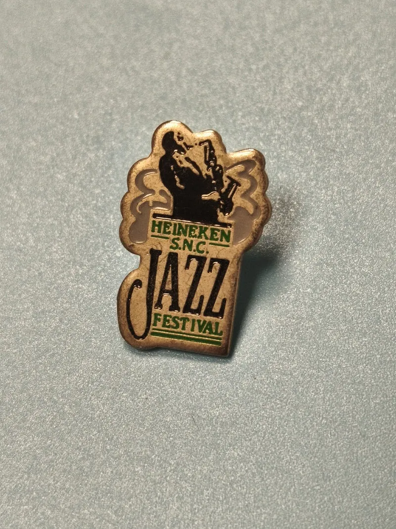 Vintage pin's Jazz Festival Heineken SNC ? collection musique ref 10