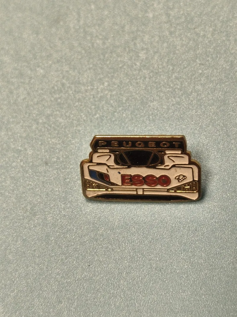 Vintage pin's Esso Peugeot voiture course ancien badge collection auto