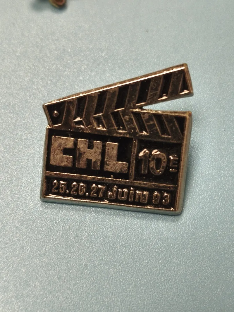 Pin's vintage CHL 10e édition clap cinéma 1993 collection (ref 11)