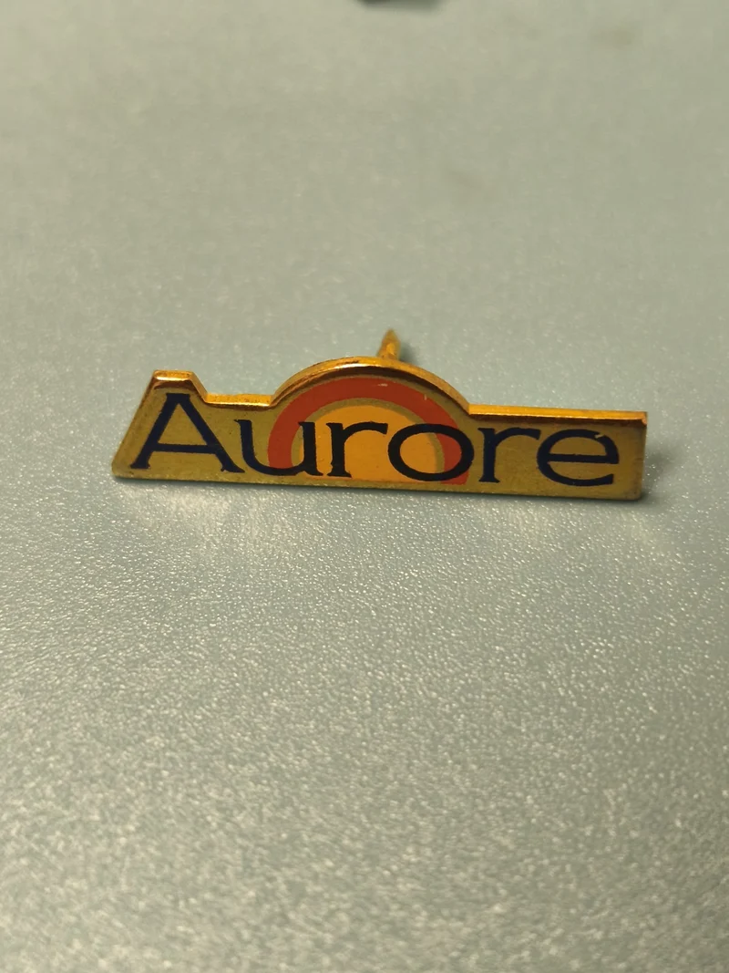 Vintage pin's Aurore émaillé doré, logo soleil, collection publicitaire