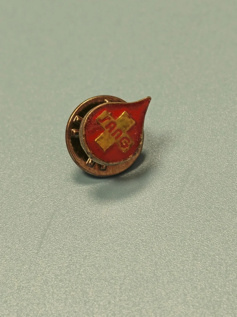 Vintage pin's goutte de sang rouge croix jaune donneur collection Ref 12