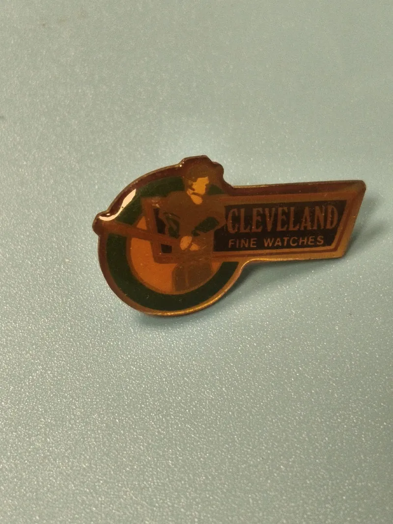 Pin's vintage Cleveland Fine Watches collection rétro publicitaire (Ref 13)