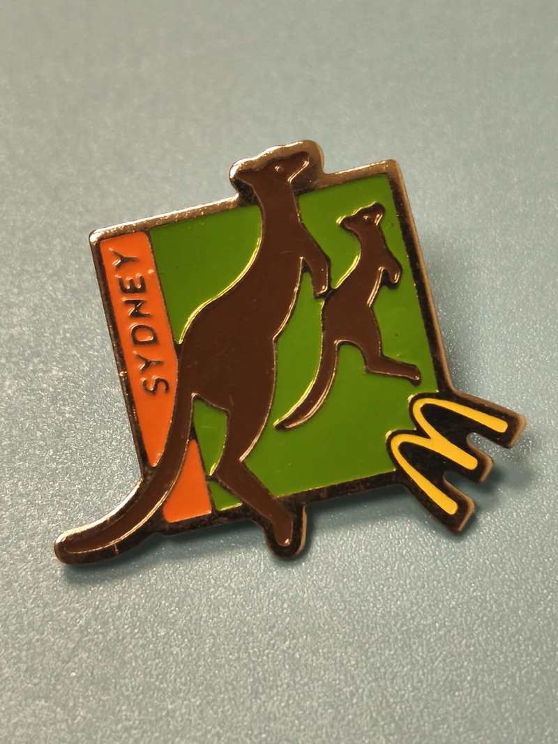 Vintage pin's McDonald's Sydney kangourou logo M couleurs vert orange rare
