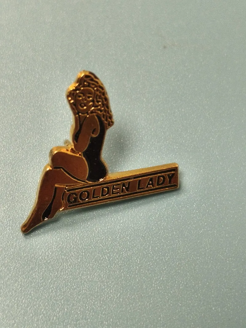 Vintage pin's Golden Lady silhouette dorée collection rétro (Ref 13)