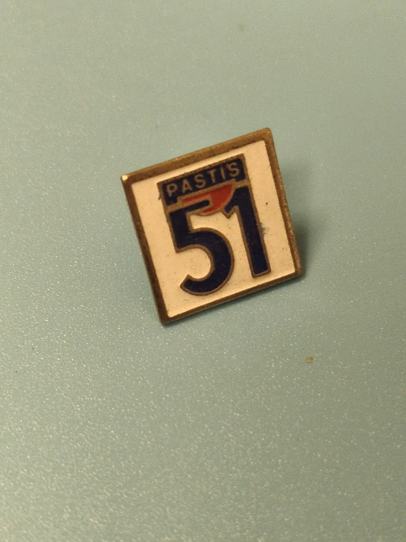 Vintage pin's Pastis 51 carré bleu blanc rouge ancien collection bar bistrot
