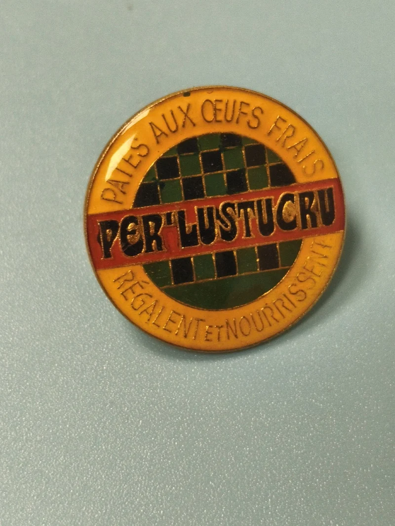 Vintage pin's Lustucru rond émaillé, publicité pâtes aux ?ufs frais, rétro