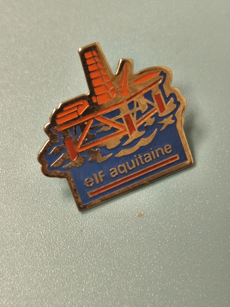 Pin's vintage Elf Aquitaine plateforme pétrolière, bleu rouge, collection (Ref 1