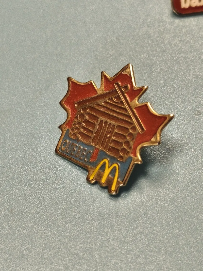 Vintage pin's McDonald's Québec érable cabane rondins collection rare