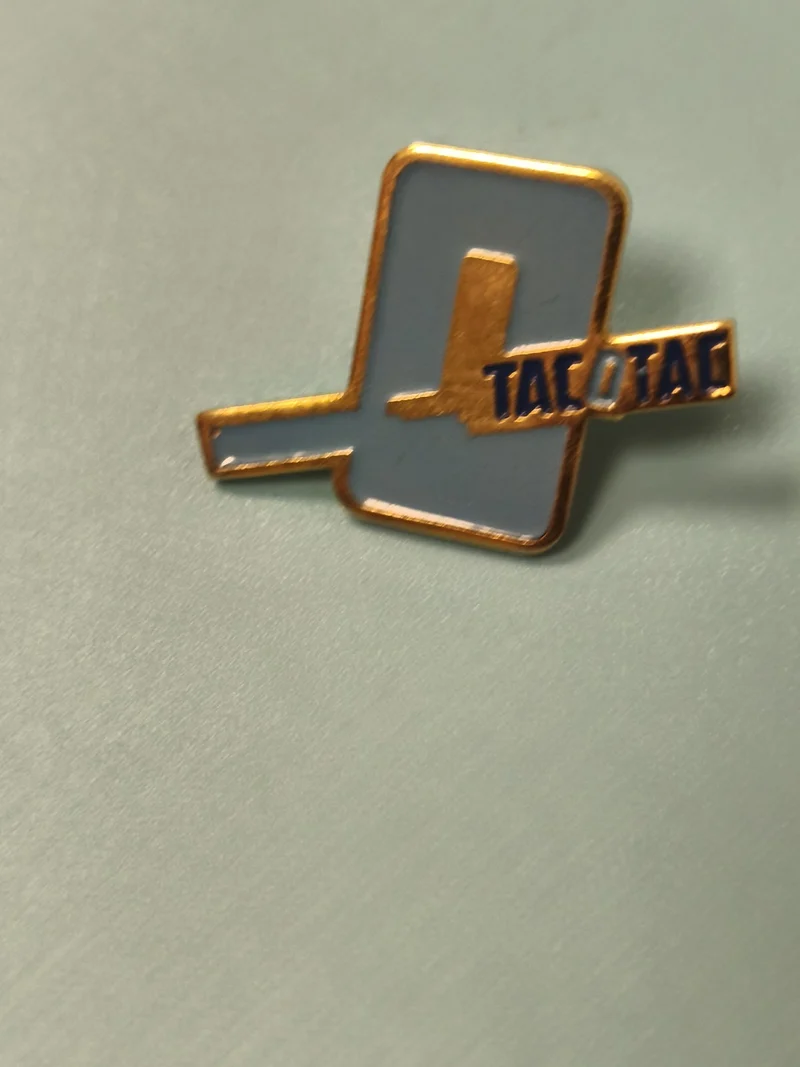 Pin's vintage TACOTAC logo bleu et doré ancien collection (Ref 14)