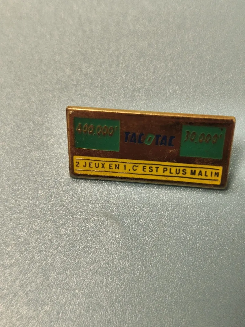 Pin's vintage publicitaire Tacotac 2 jeux en 1, rectangulaire, collection rétro