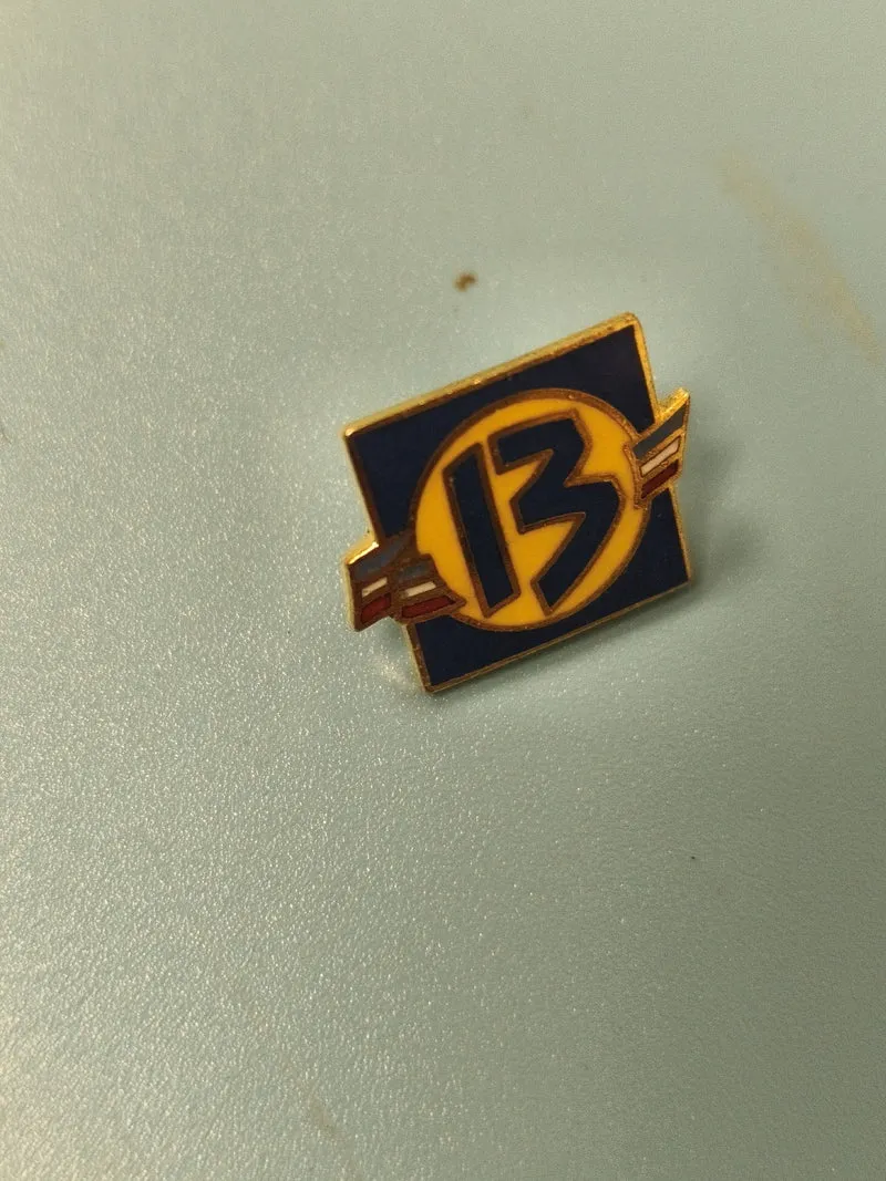 Vintage pin's Bouches du Rhône badge émaillé bleu jaune collection (Ref 14)