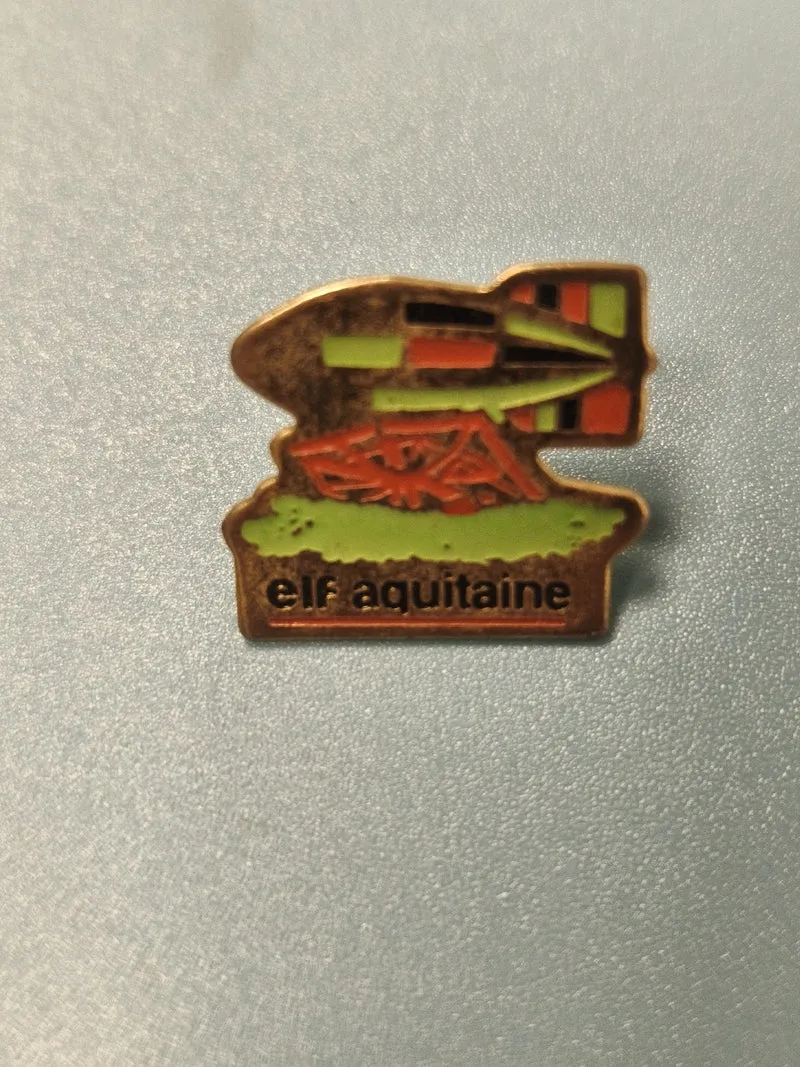 Pin's vintage Elf Aquitaine, logo coloré, collection pétrole ancien (Ref 14)