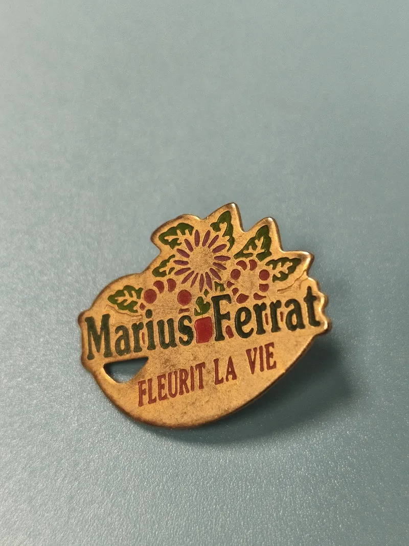 Pin's vintage Marius Ferrat fleur, émaillé, collection publicitaire ancien