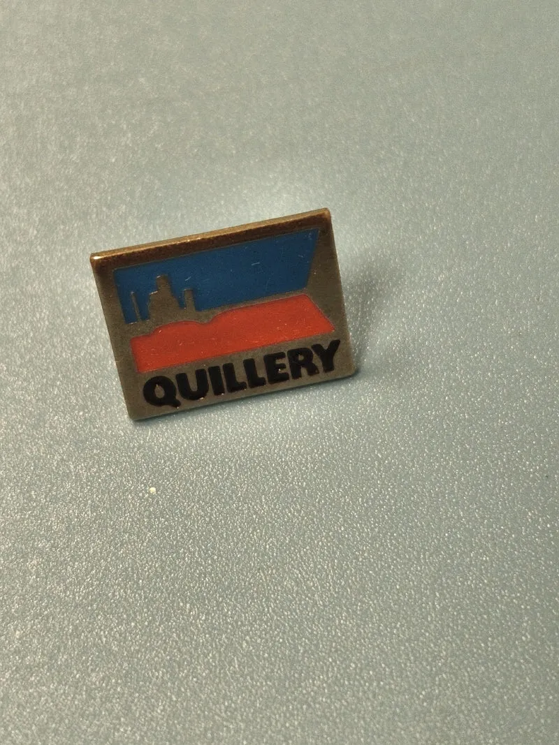 Vintage pin's QUILERY émaillé, logo coloré, collection badge ancien