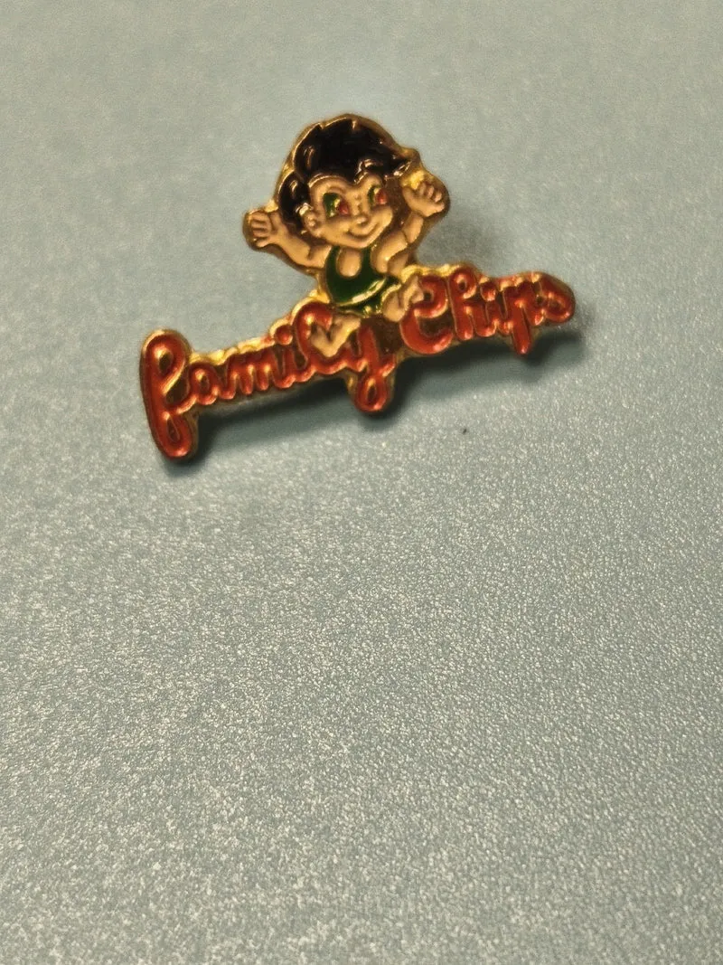 Vintage pin's Family Chips personnage coloré collection publicitaire rare