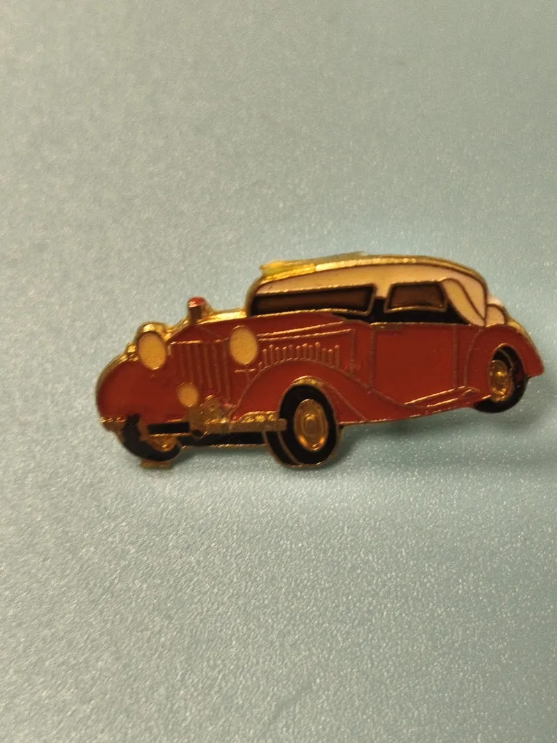 Vintage pin's voiture ancienne rouge cabriolet collection auto rétro déco