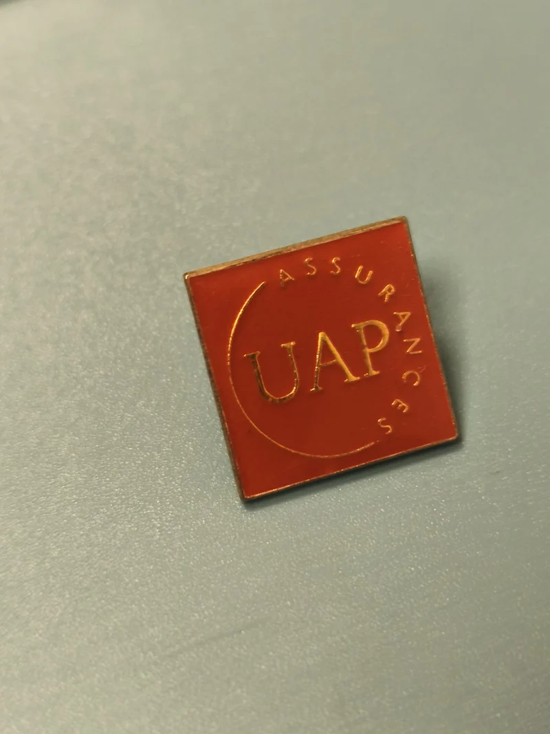 Vintage pin's UAP assurances carré rouge, badge ancien collection (Ref 15)