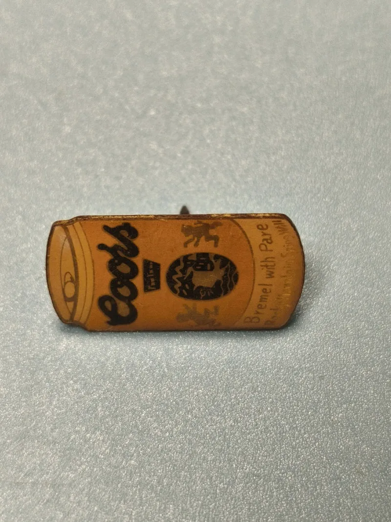 Vintage pin's Coors bière, forme canette, collection rétro, pub USA