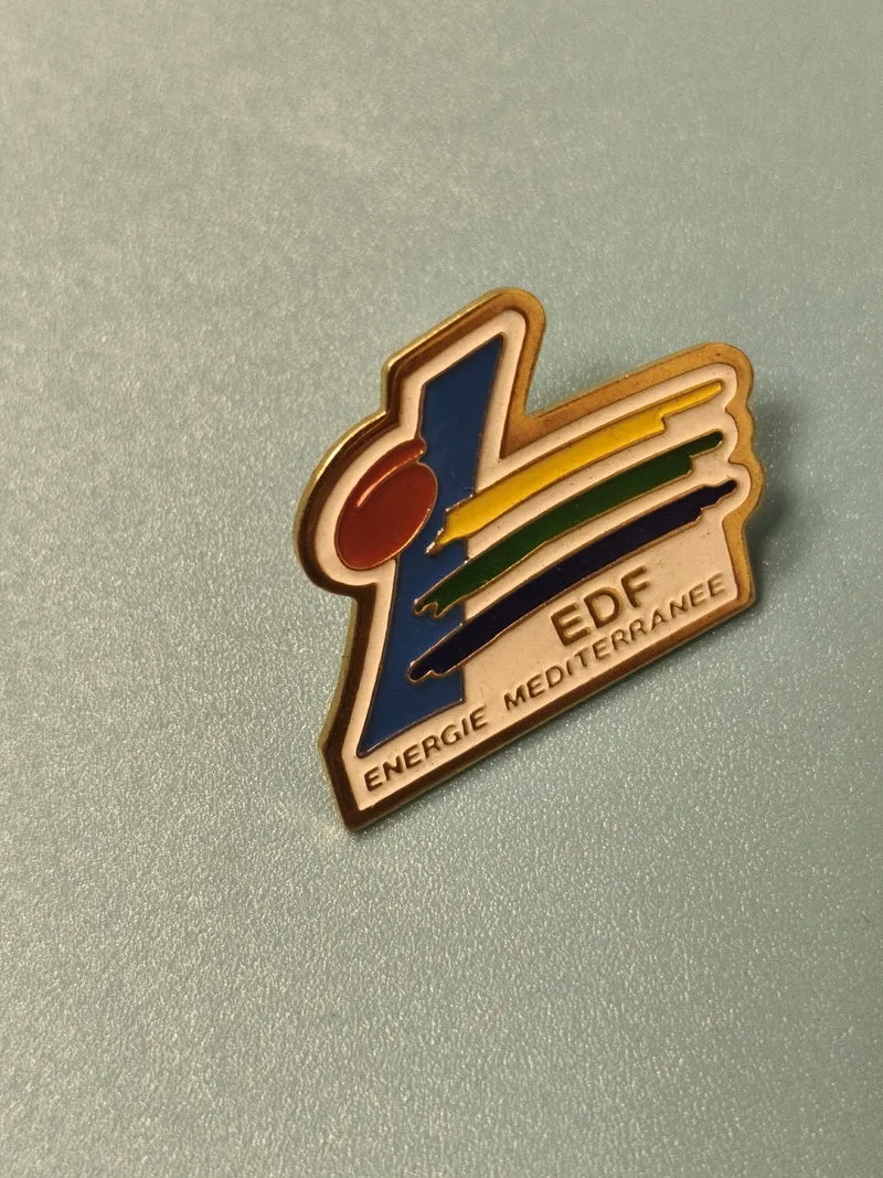 Pin's vintage EDF Énergie Méditerranée logo coloré ancien collection (Ref 15)