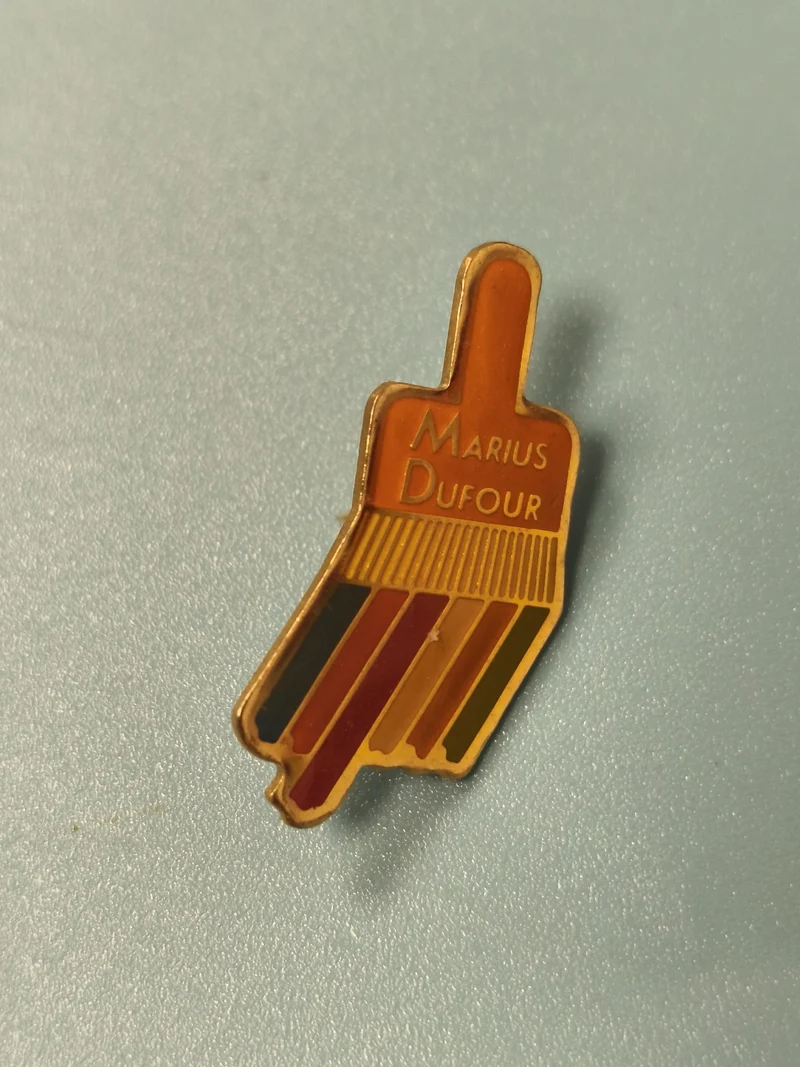Pin's vintage Marius Dufour forme pinceau multicolore collection (Ref 15)