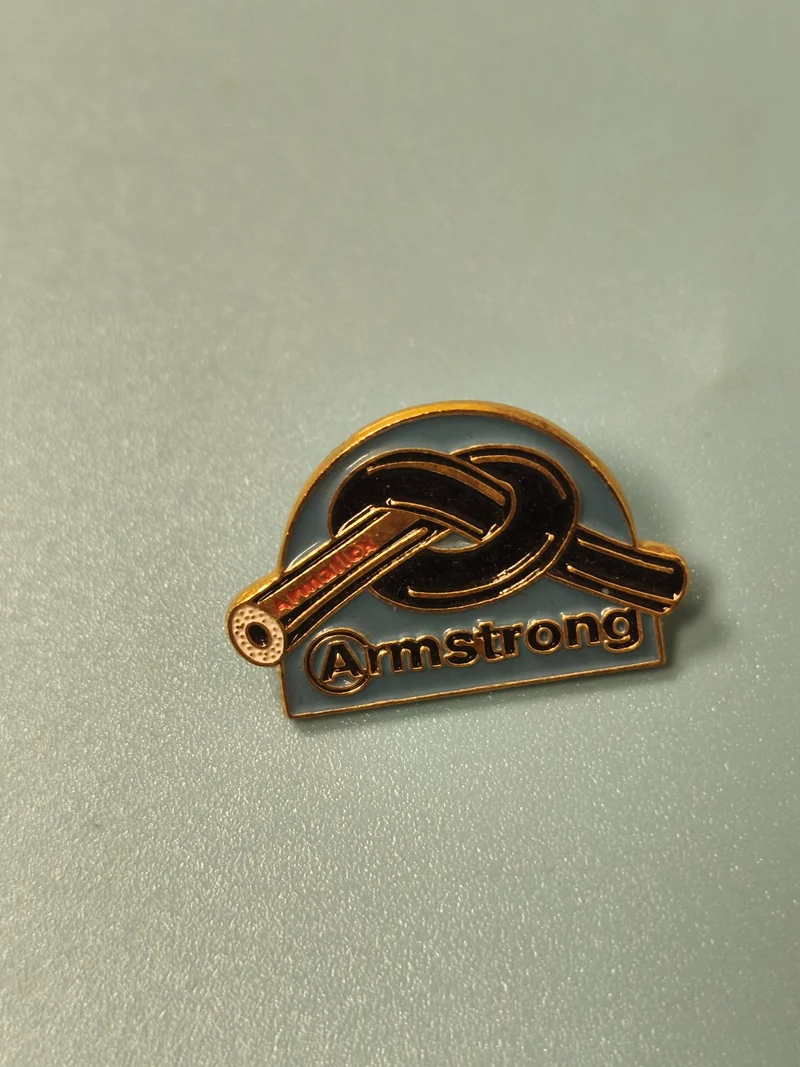 Pin's vintage Armstrong Amarilox logo tuyau émaillé collection occasion