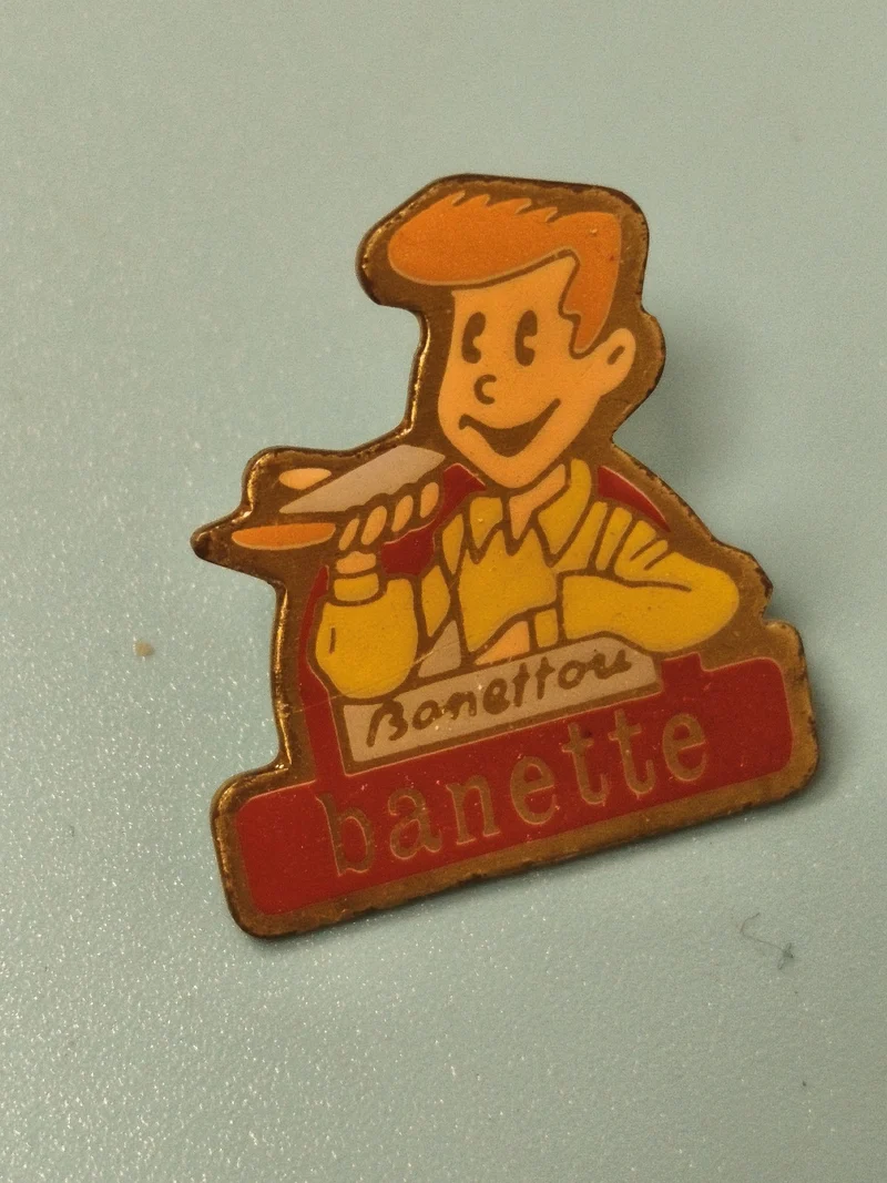 Vintage pin's Banette garçon dessin animé rouge jaune collection boulangerie