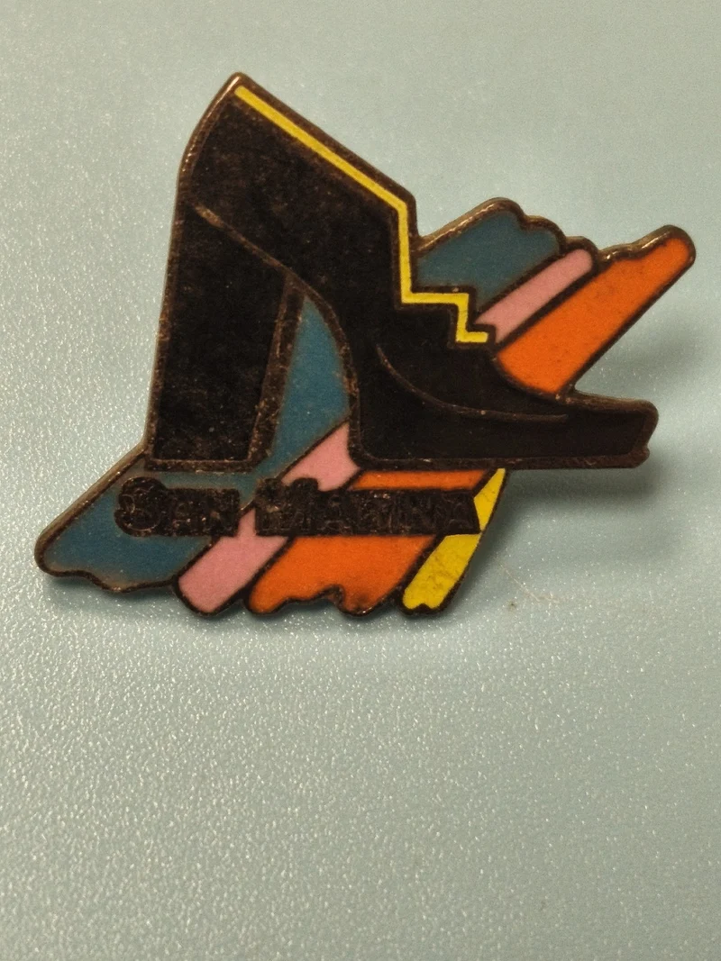 Vintage pin's chaussure talon haut, motif coloré rétro, collection (Ref 16)