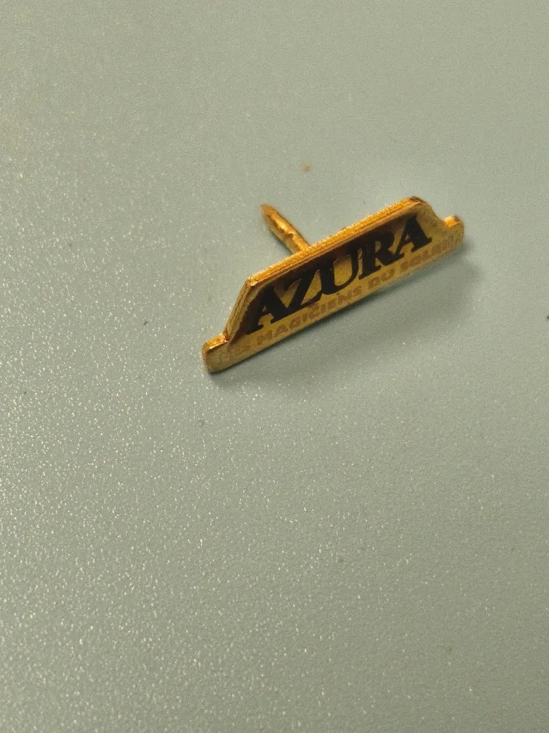 Pin's vintage Azura publicitaire doré, collection, Les Magiciens du Soleil