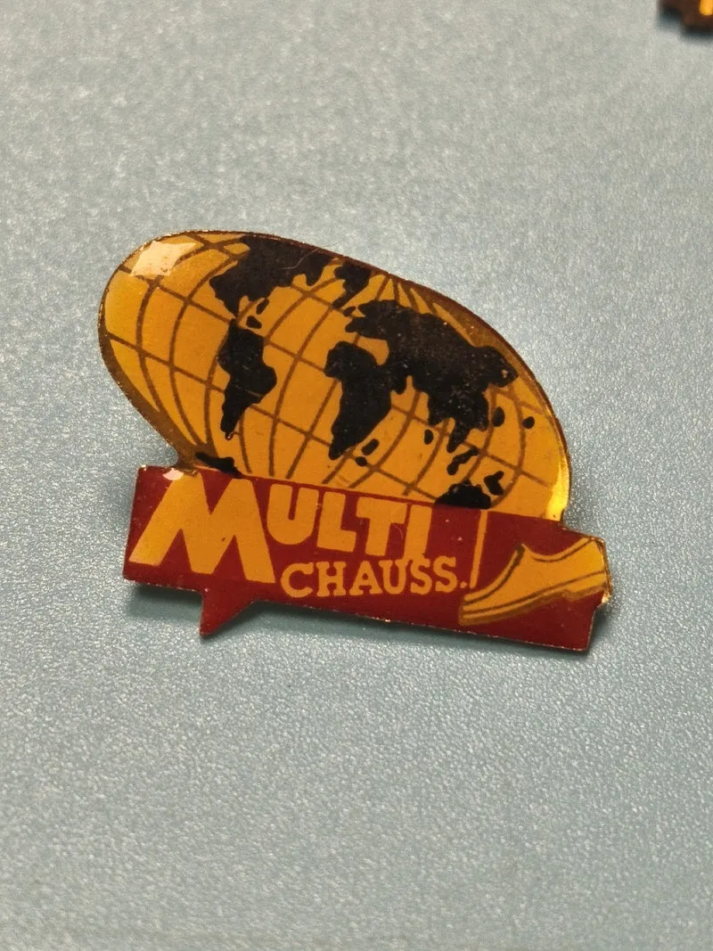 Vintage pin's Multi Chauss globe terre émaillé publicitaire collection